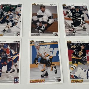 Erä suomalaisten NHL-pelaajien kortteja